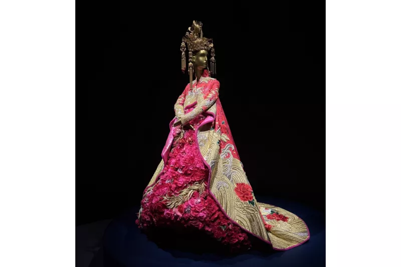 Robe de Guo Pei